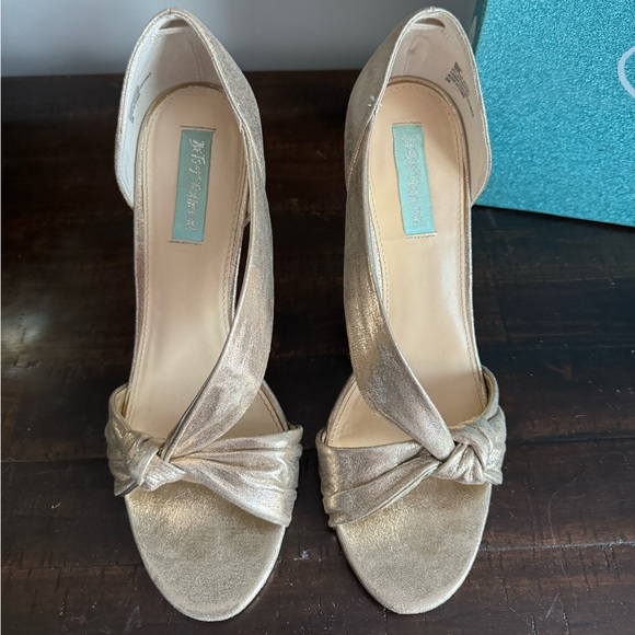 Betsy Johnson Gold Heels - Size 10 - Picture 4 of 5